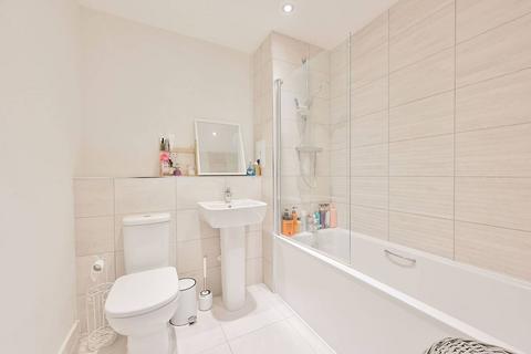 1 bedroom flat for sale, Lakeside Drive, Park Royal, London, NW10