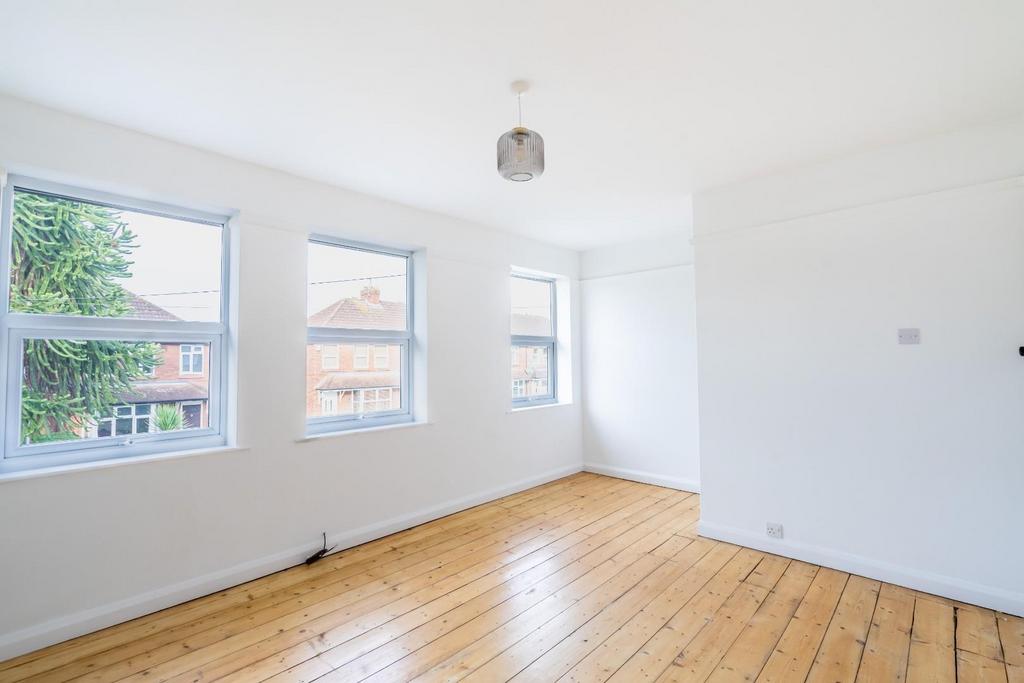 9 bede avenue-2.jpg