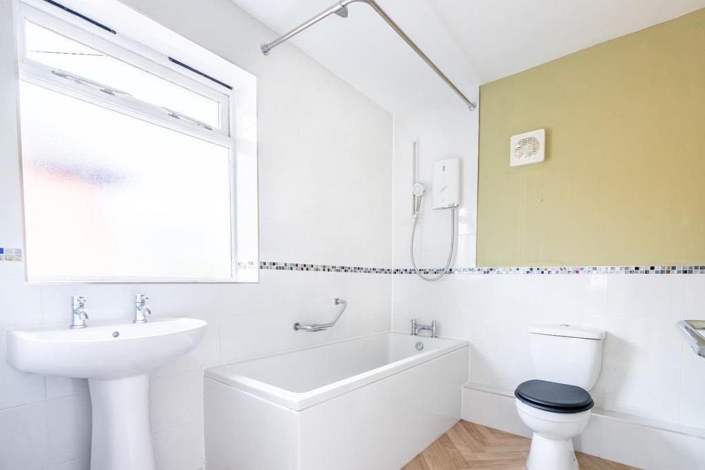 9 bede avenue-4.jpg