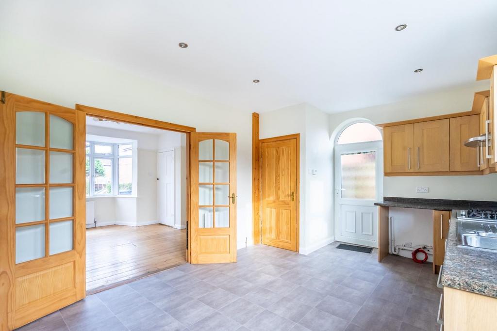 9 bede avenue-8.jpg
