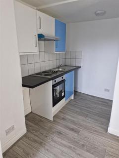 Studio to rent, Park Lane, London