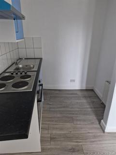 Studio to rent, Park Lane, London