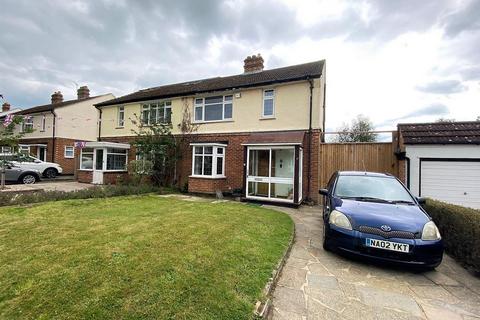 3 bedroom semi-detached house to rent, Springfield Gardens, Bromley