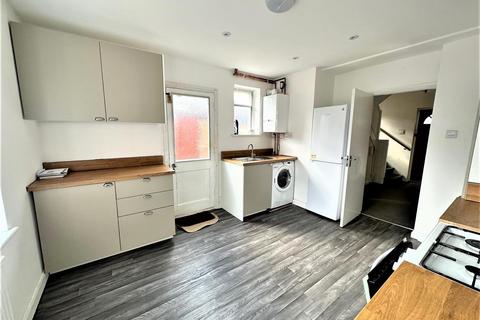 3 bedroom semi-detached house to rent, Springfield Gardens, Bromley