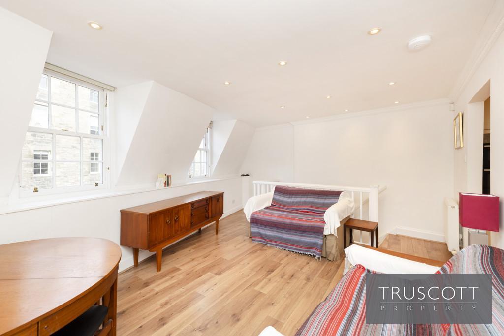 Sitting/Dining Room