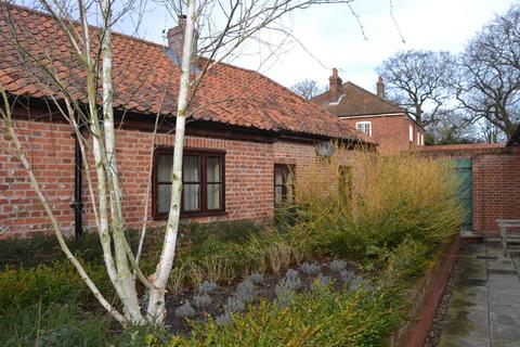 2 bedroom barn conversion to rent, Lyngate Gardens, North Walsham