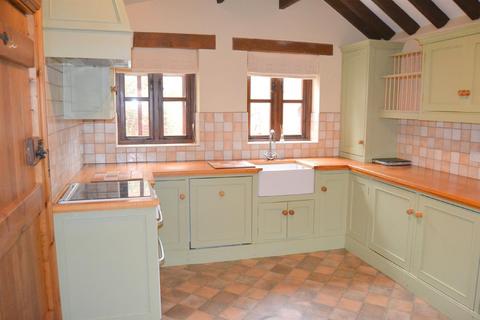 2 bedroom barn conversion to rent, Lyngate Gardens, North Walsham