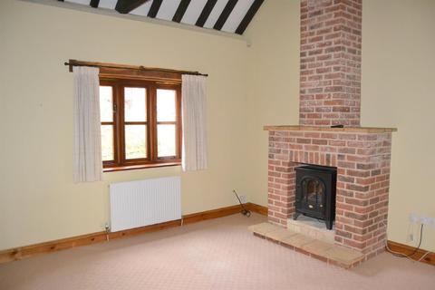 2 bedroom barn conversion to rent, Lyngate Gardens, North Walsham