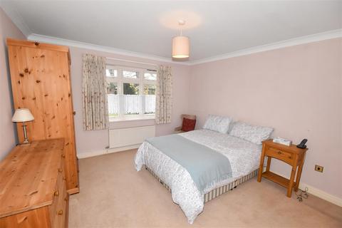 4 bedroom detached bungalow for sale, The Park, Newark