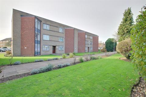 2 bedroom flat for sale, Heaton Court, Cheshunt