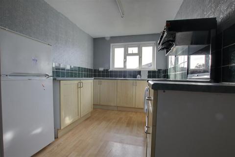 2 bedroom flat for sale, Heaton Court, Cheshunt