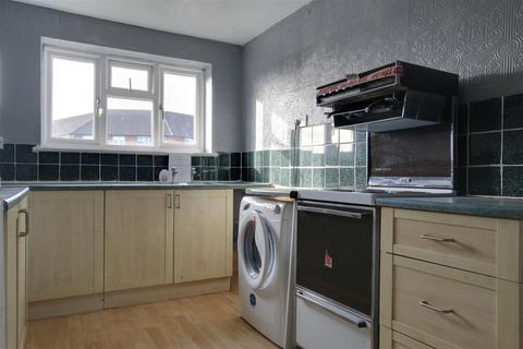 2 bedroom flat for sale, Heaton Court, Cheshunt