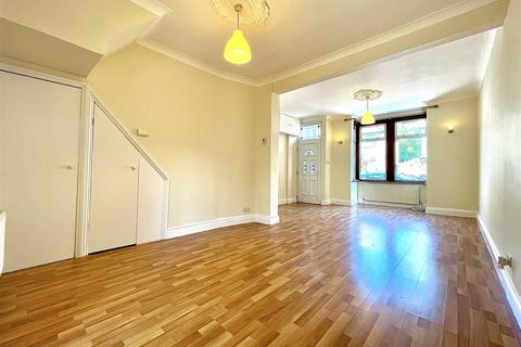 3 bedroom end of terrace house to rent, St. Stephens Road, Enfield