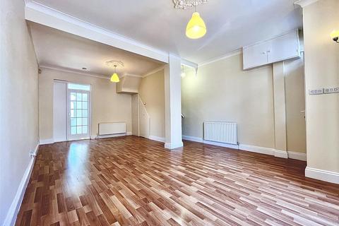 3 bedroom end of terrace house to rent, St. Stephens Road, Enfield