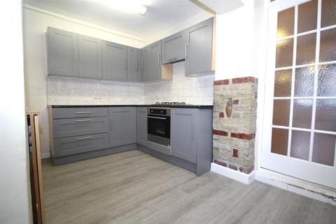 3 bedroom end of terrace house to rent, St. Stephens Road, Enfield