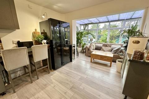 6 Castle Road, Alcester, B49 6BG