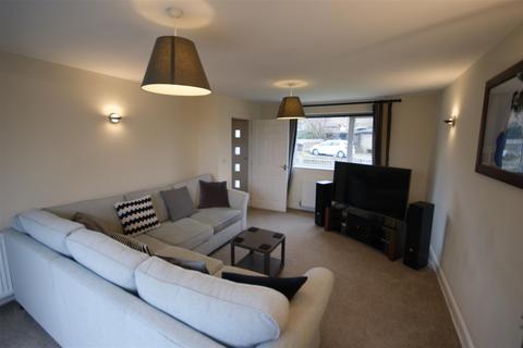 3 bedroom detached house to rent, Clough Lane, Brighouse