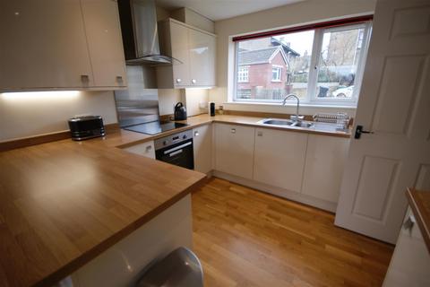 3 bedroom detached house to rent, Clough Lane, Brighouse