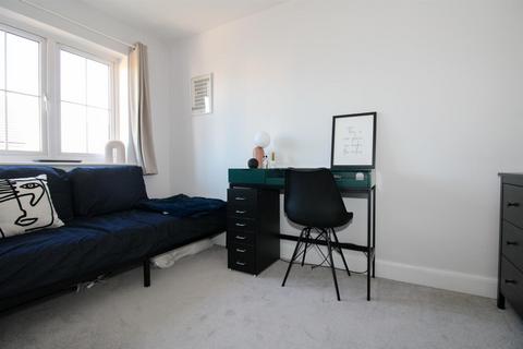 18 Mill Holme Fold, Bradford, BD10 0FA