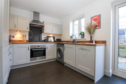 18 Mill Holme Fold, Bradford, BD10 0FA