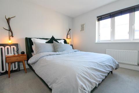 18 Mill Holme Fold, Bradford, BD10 0FA