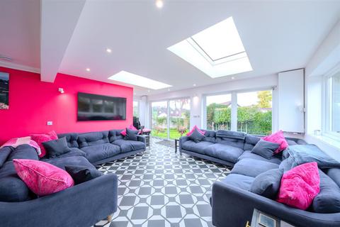 19 Jubilee Drive, Failand, Bristol, BS8 3XD
