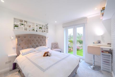 19 Jubilee Drive, Failand, Bristol, BS8 3XD