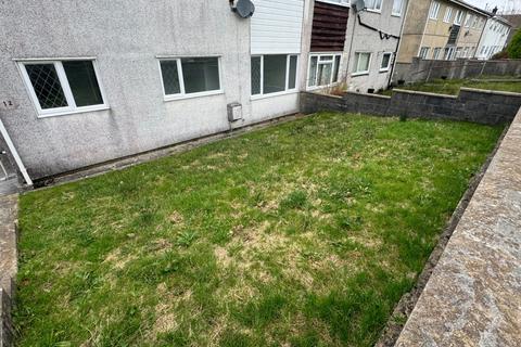 3 bedroom end of terrace house to rent, Dolfain Ystradgynlais - Swansea