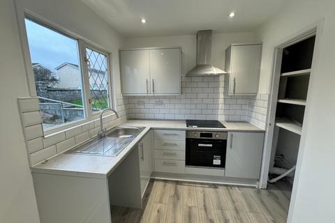 3 bedroom end of terrace house to rent, Dolfain Ystradgynlais - Swansea