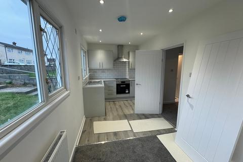 3 bedroom end of terrace house to rent, Dolfain Ystradgynlais - Swansea