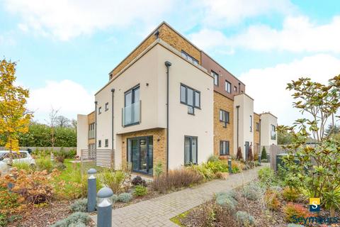 1 bedroom flat for sale, Old Farm Road, Surrey GU1