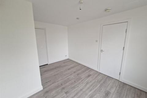 Studio to rent, Park Lane, London