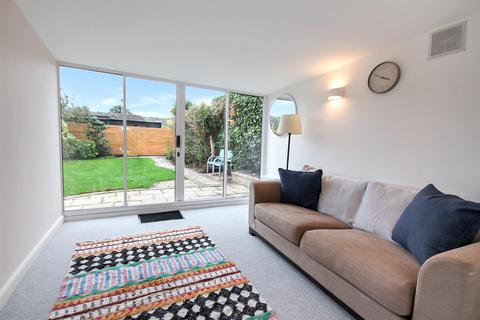 2 bedroom semi-detached bungalow to rent, Stanley Avenue, Portslade, Brighton