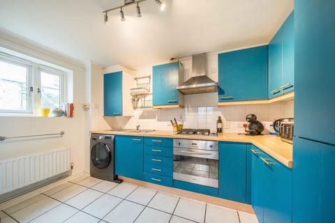 2 bedroom flat to rent, Amhurst Road, London E8