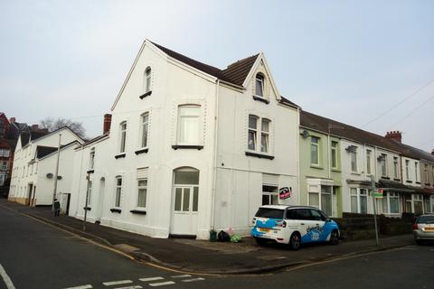 Studio to rent, St Helens Avenue, Brynmill, Swansea