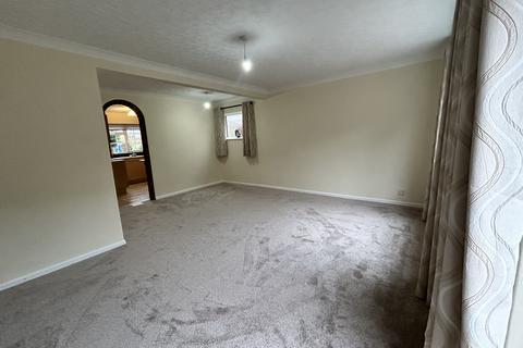 3 bedroom house to rent, Stourbridge Road, Catshill B61