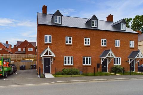 3 bedroom end of terrace house for sale, Redcar Road, Towcester, NN12