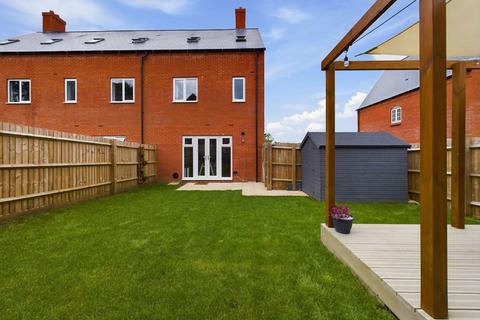 3 bedroom end of terrace house for sale, Redcar Road, Towcester, NN12