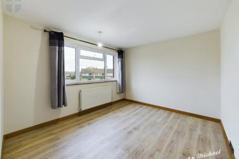 3 bedroom end of terrace house to rent, 49 Long Meadow, AYLESBURY, HP21 7EJ