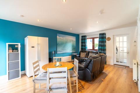 40 Pirniefield Place, Edinburgh, EH6 7PN