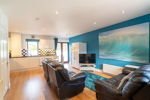 40 Pirniefield Place, Edinburgh, EH6 7PN