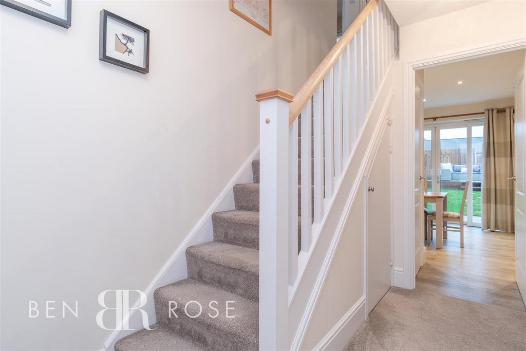 Entrance Hall/Kitchen