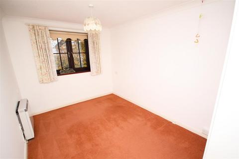 2 bedroom retirement property for sale, Magpie Hall Lane, Bromley