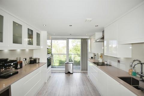 3 bedroom apartment for sale, Holland Gardens, Brentford