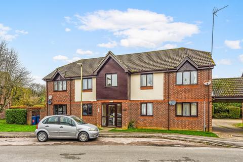 2 bedroom flat for sale, Sandringham Road, Petersfield, Hampshire