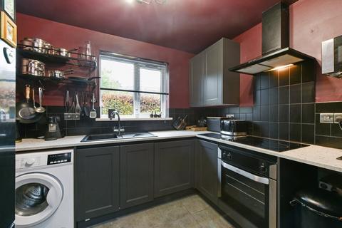 2 bedroom flat for sale, Sandringham Road, Petersfield, Hampshire