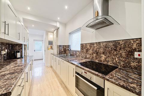 3 bedroom end of terrace house for sale, Pollards Hill South, London SW16