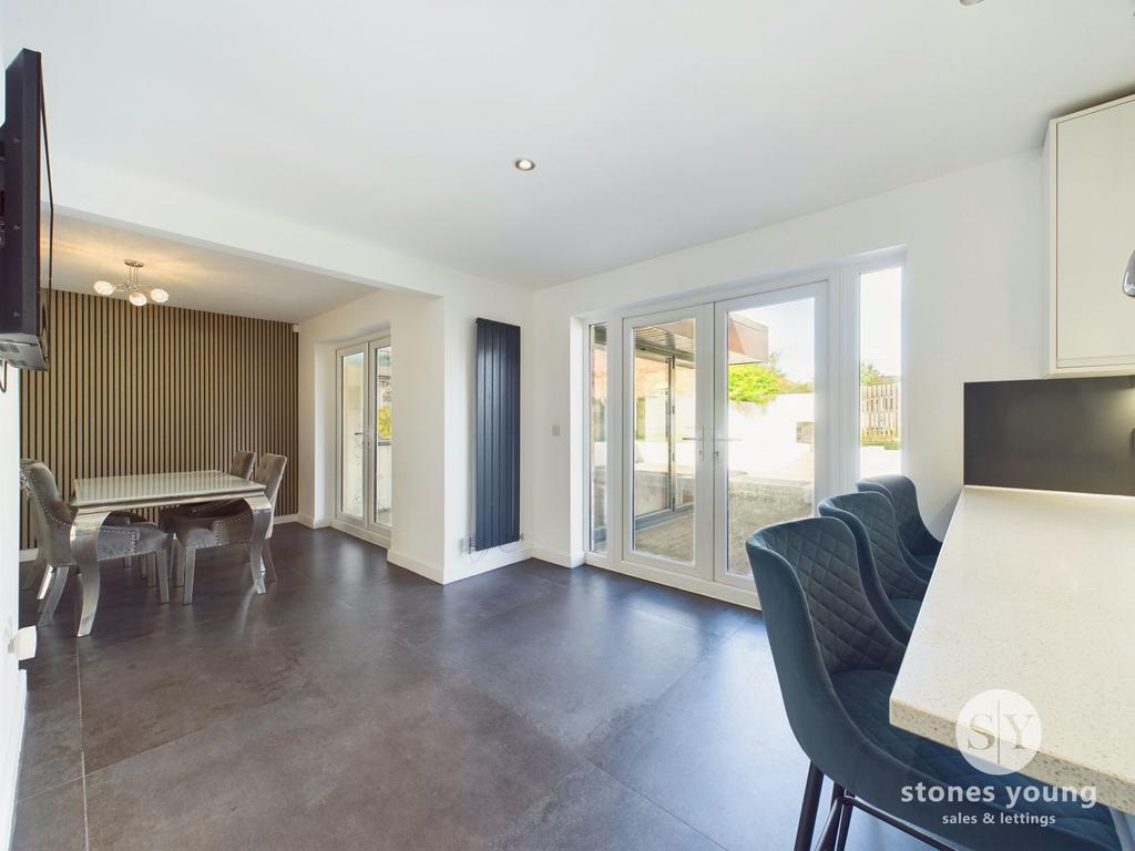 Superb Open Plan Living Dining Kitchen