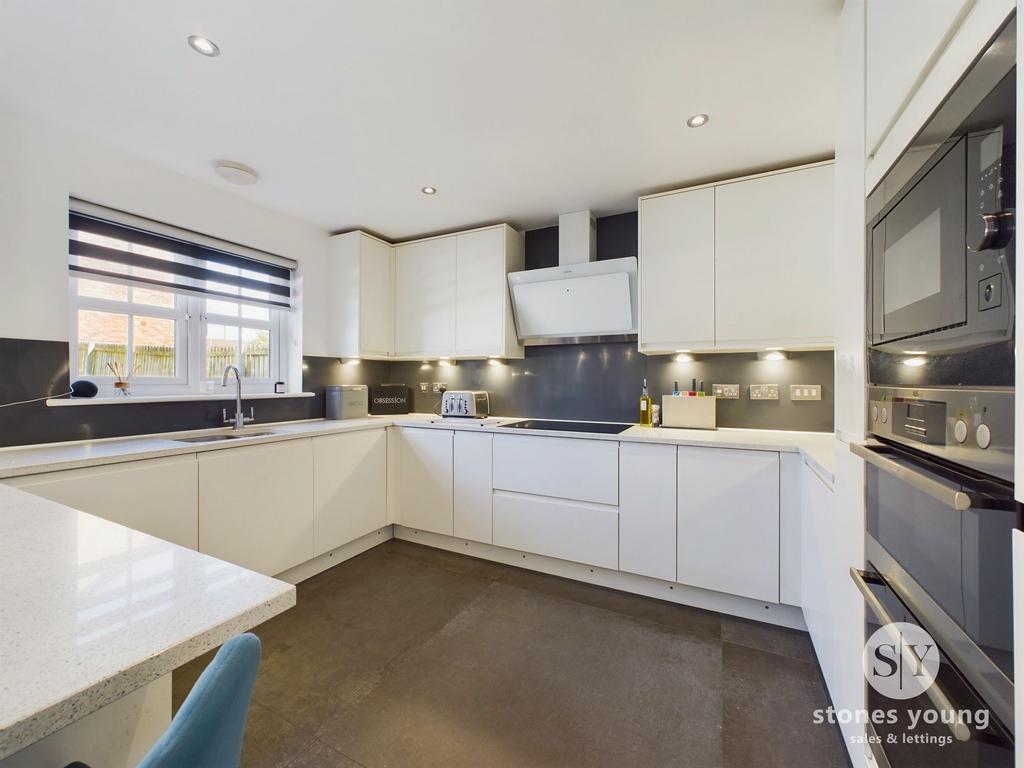 Superb Open Plan Living Dining Kitchen