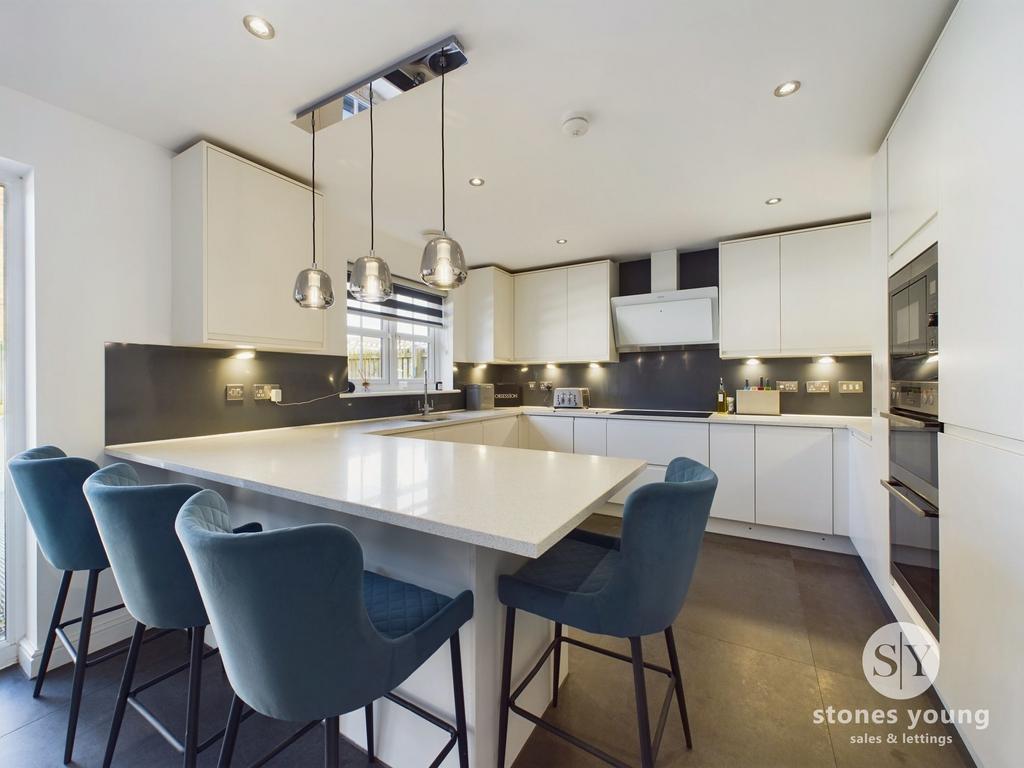 Superb Open Plan Living Dining Kitchen